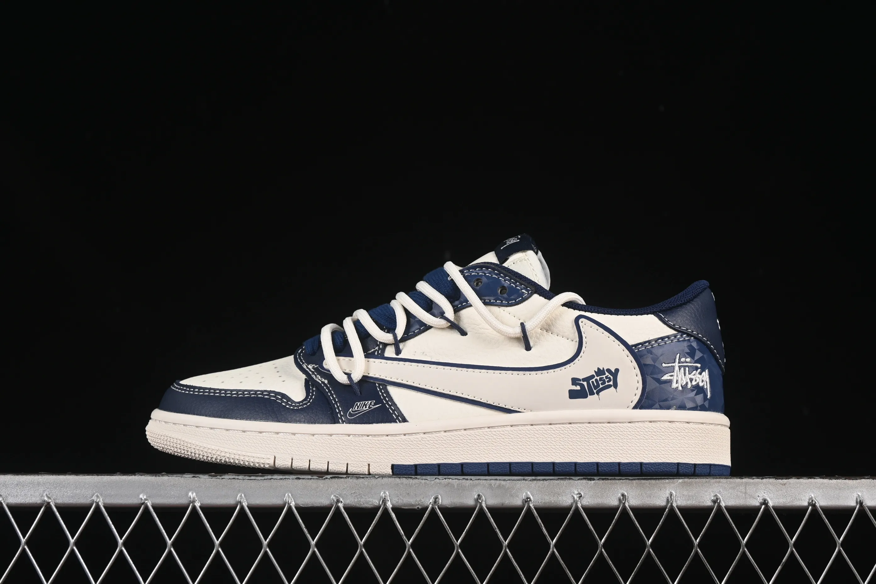 All categories Air Jordan Jordan series basketball shoes Air Jordan 1 Low high-end customized low-top sneakers Travis Scott x Fragment Design x Air Jordan 1 Low OG SP AJ1 Joe 1 Stussy joint blue diamond drawstring low-top cultural casual sneakers DM6868-111